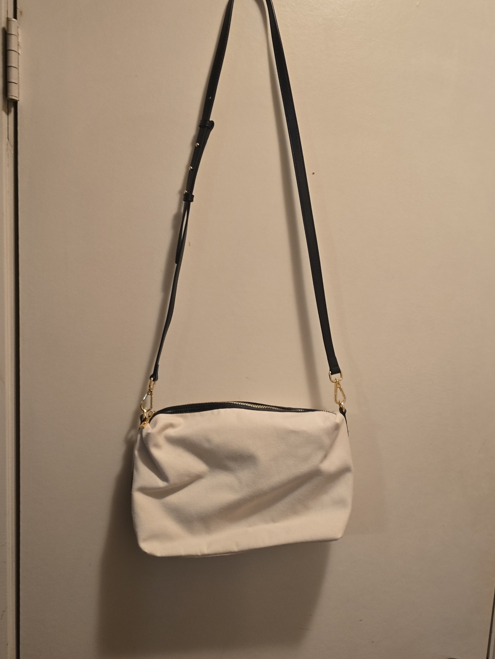 Cuir Veritable Cream White Crossbody Bag with Black Adjustable Strap